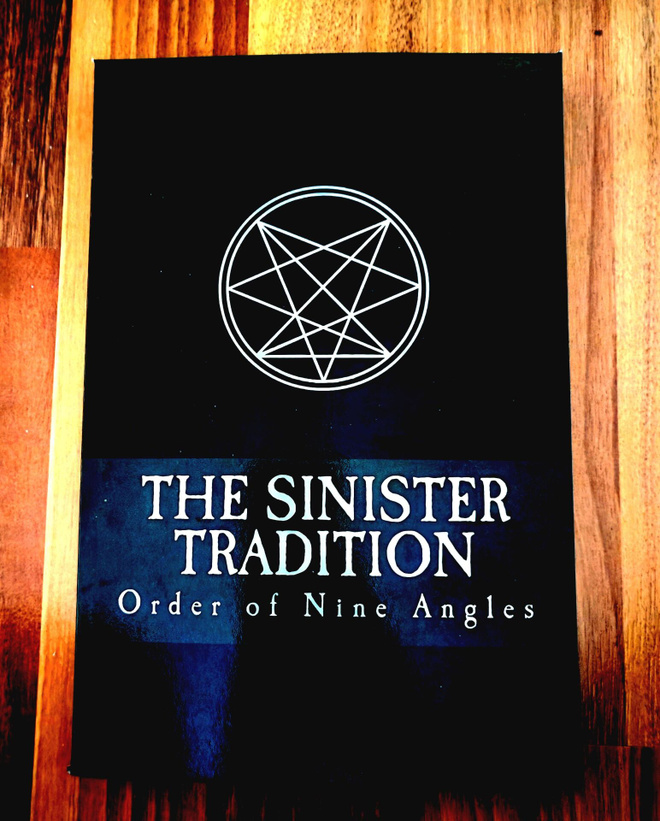 The Sinister Tradition kirja