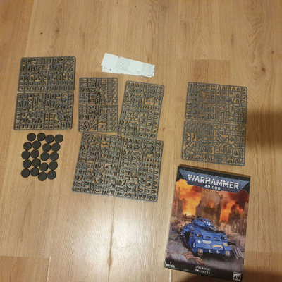 Warhammer 40K Space marineiden predator ja 20kpl intercessor