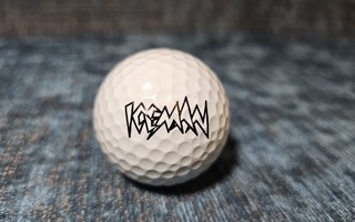 KIMI RÄIKKÖSEN alias ICEMAN signeerattu GOLFPALLO.