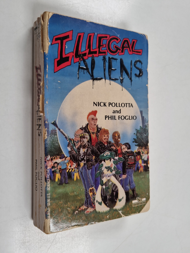 Phil Foglio ym. : Illegal Aliens (signeerattu)
