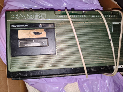 Vintage DUX SA365 radio-kasettinauhuri vuodelta 1975 (Korjat