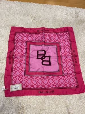 Balmuir uusi silkkihuivi 65x65 cm