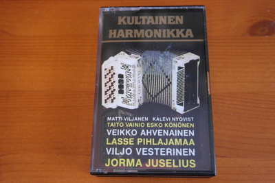 Kultainen harmonikka C-kasetti.