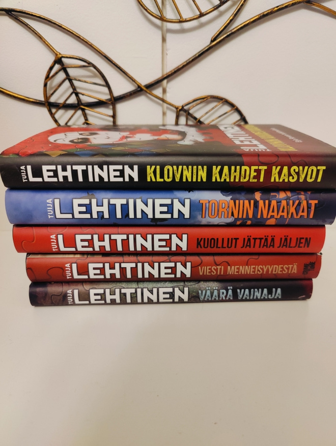 Tuija Lehtinen rikosromaanit, 5 kpl:tta