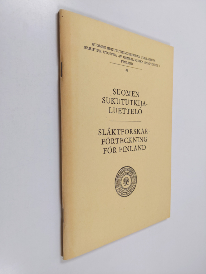 Suomen sukututkijaluettelo = Släktforskarförteckning för ...