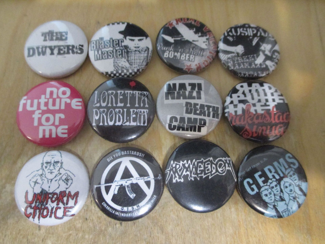 RINTANAPPISETTI 25mm x 12kpl - PUNK HARDCORE SKA