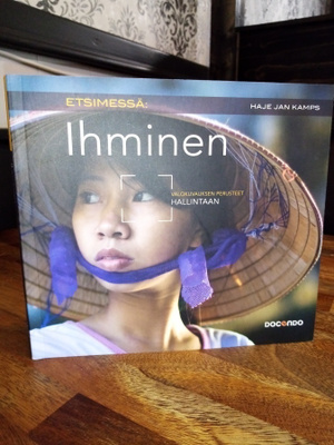 Kamps :  Etsimessä ihminen ( SIS POSTIKULU)