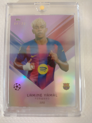 Lamine yamal/25 Topps total football chromium parallel