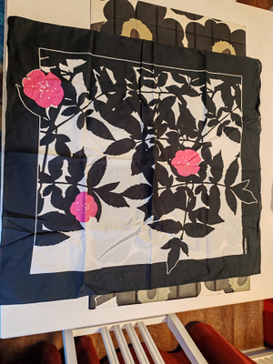 Marimekko Ruusupuu Huivi
