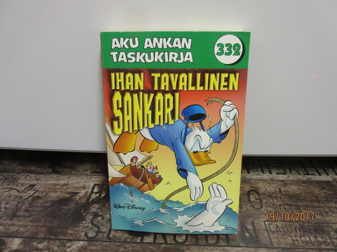 Aku Ankan taskukirja 332 - Ihan tavallinen sankari (1.P)