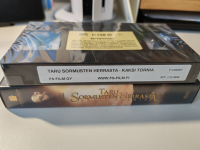Taru Sormusten Herrasta: kaksi tornia, VHS, muoveissa