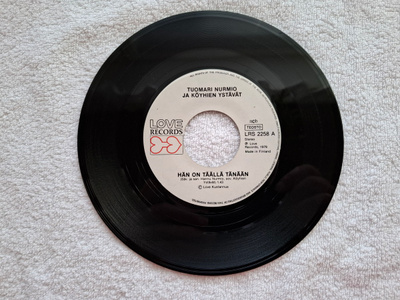 Hän On Täällä Tänään / Älä Itke Iines - Nurmio 7" single