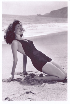 Filmitähti AVA GARDNER uimapuvussa - UP