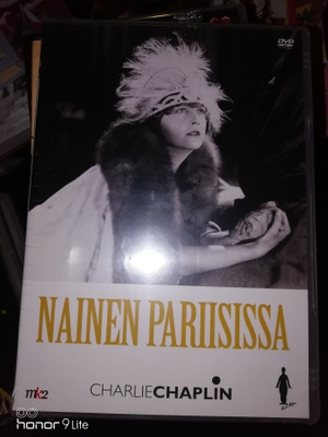 Nainen pariisissa