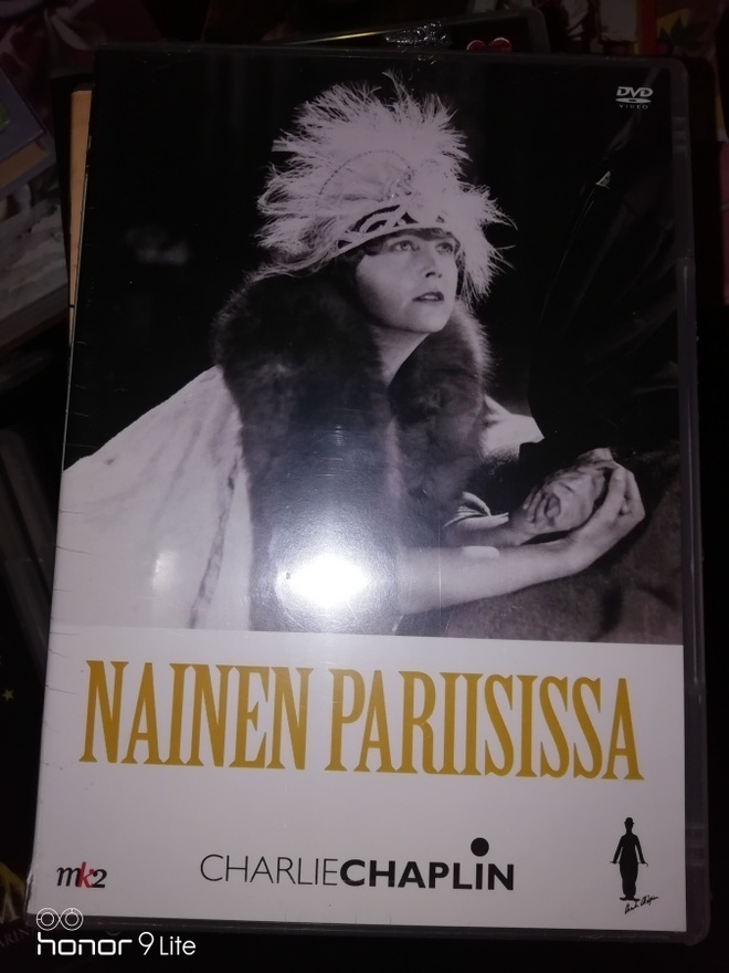 Nainen pariisissa