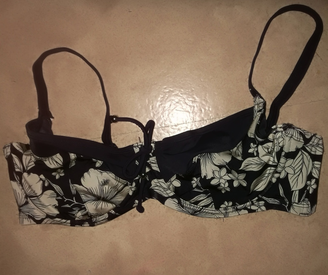 Dorina- 85 E bikinit yläosa kukkakuosi