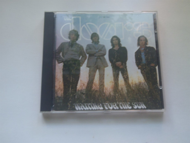 THE DOORS - WAITING FOR THE SUN . cd ( Uudenveroinen )