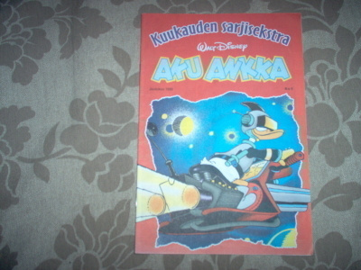Aku Ankka kuukauden sarjisekstra no:8