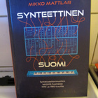 SYNTEETTINEN SUOMI >< Mikko Mattlar - pikkukuva 1