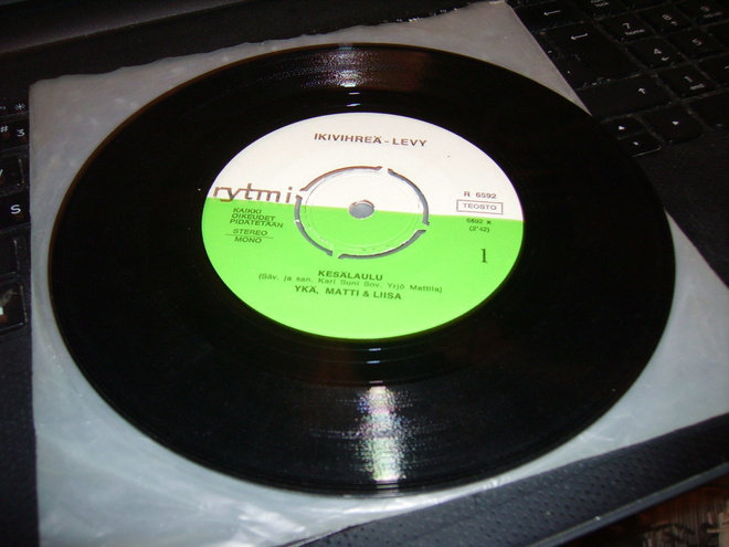 7" single : Ykä, Matti & Liisa : Kesälaulu ( sis. postik. )