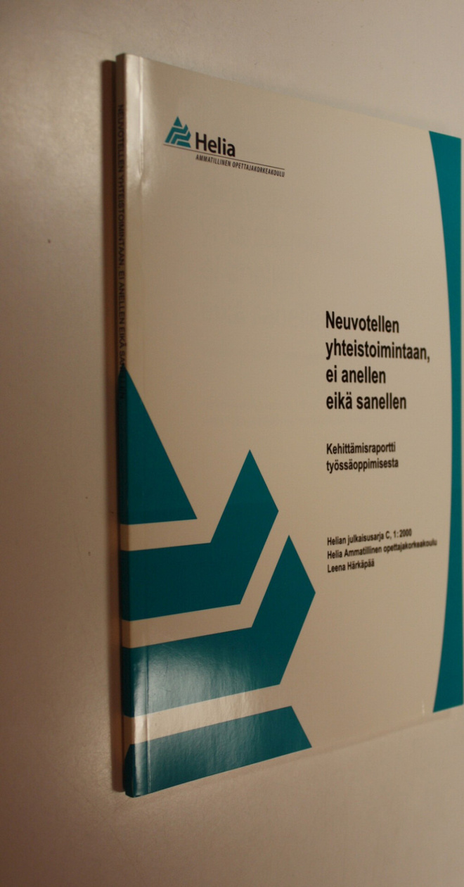Leena Härkäpää : Neuvotellen yhteistoimintaan, ei anellen...