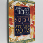 Rosamunde Pilcher : I pinjeträdens skugga ; Att åter mötas - pikkukuva 1
