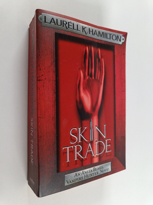 Laurell K. Hamilton : Skin trade : an Anita Blake, vampir...