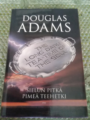 Douglas Adams: Sielun pitkä pimeä teehetki