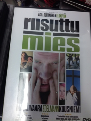 Riisuttu mies