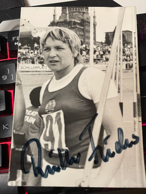 Ruth Fuchs nimikirjoitus fanikortissa