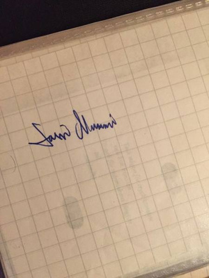 Lassi Nummi nimikirjoitus paperilla
