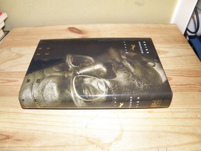 Walter Mosley Pieni keltainen koira (sidottu)