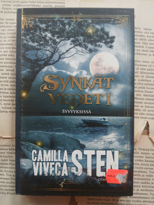 Camilla; Viveca Sten - Synkät vedet: Syvyyksissä (sid.)