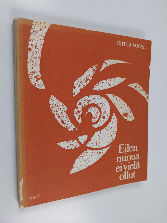 Riitta Fogel : Eilen minua ei vielä ollut : runoja