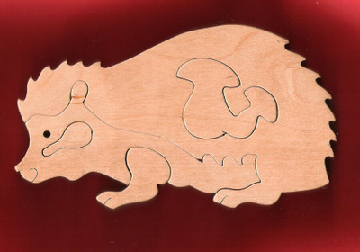 Siili, puuta, paino 400 g. 120x210x28 mm. viisi osaa.
