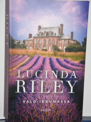 Lucinda Riley : VALO IKKUNASSA
