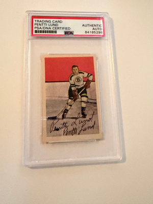 Pentti Lund Parkhurst 1952-53 nimikirjoituksella PSA/DNA