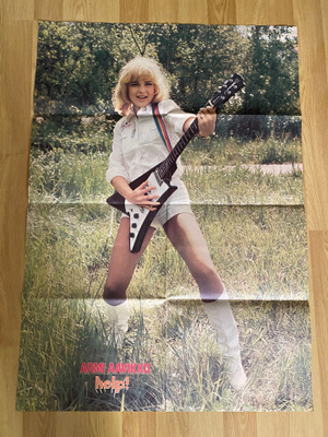 Armi Aavikko juliste + Bonnie Tyler juliste