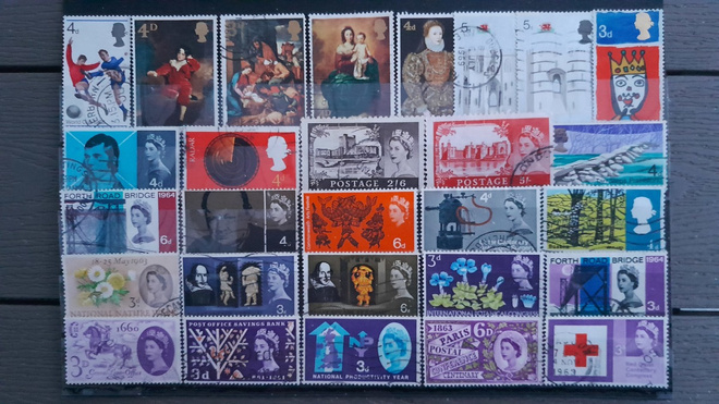 ENGLANTI VANHEMPAA n.1960-l LEIMATTUJA postimerkkejä 28 kpl