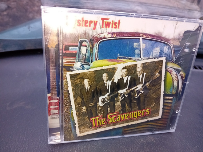 CD Scavengers  :  Mystery Twist ( UUSI  ) SIS POSTIKULU