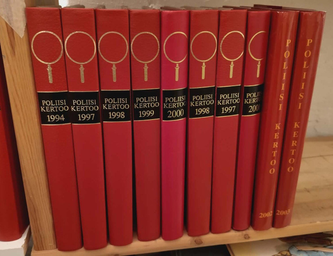 39 Poliisi kertoo kirjaa