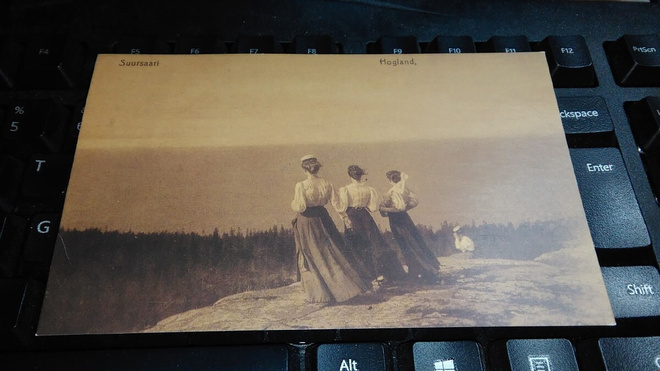Suursaari Neidot kalliolla uusintapainos