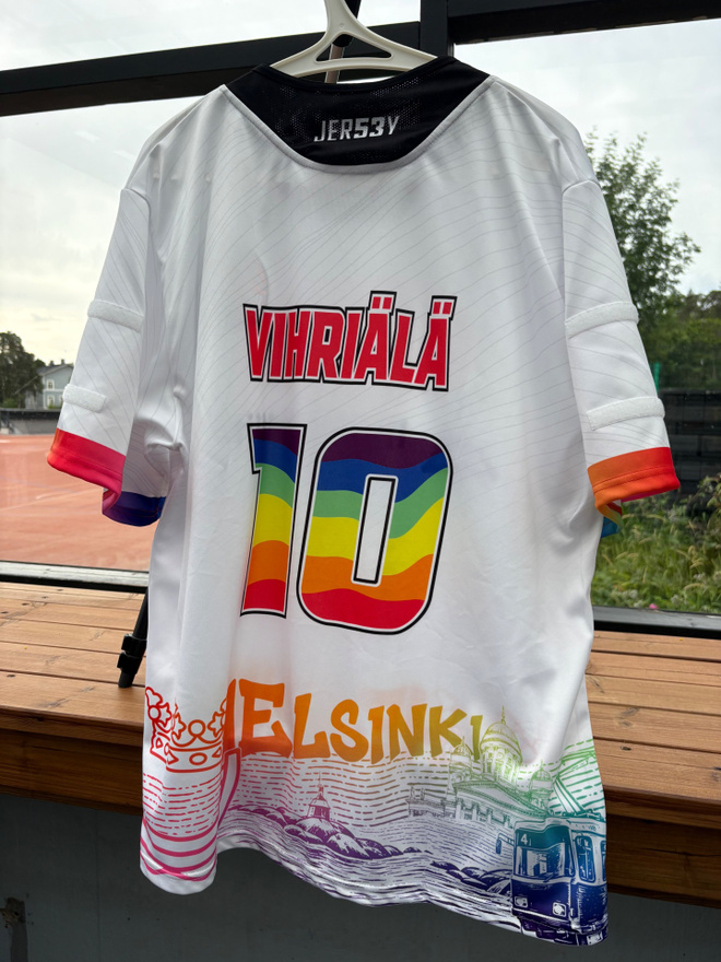 Puna-Mustat game worn Pride pelipaita #10 Jussi Vihriälä