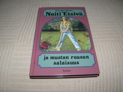 Carolyn Keene Neiti Etsivä ja mustan ruusun salaisuus