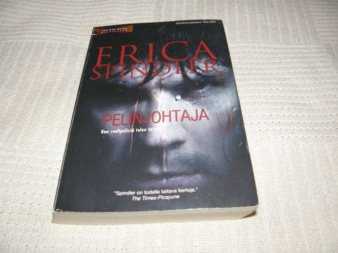 Erica Spindler Pelinjohtaja  -nid