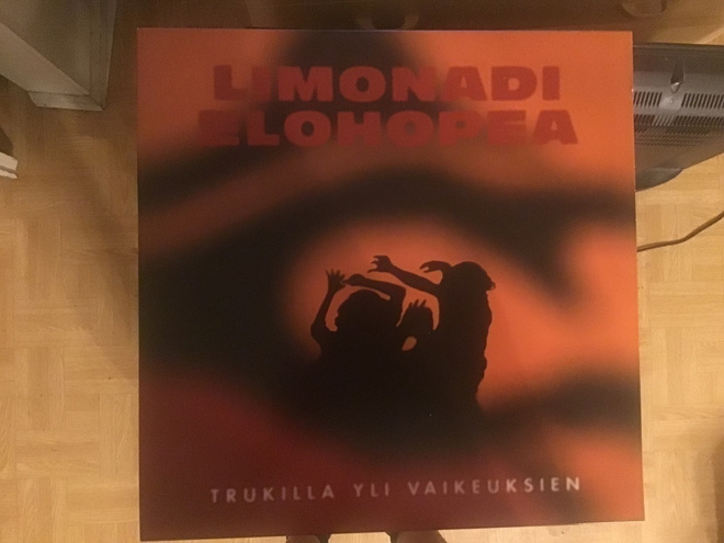Limonadi Elohopea Trukilla yli vaikeuksien LP