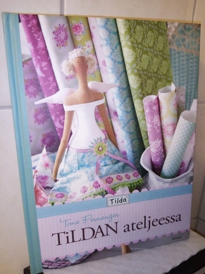 Finnanger :  Tildan ateljeessa ( SIS POSTIKULU)
