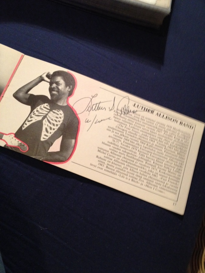Luther Allison nimikirjoitus Puistoblues 86 ohjelmassa