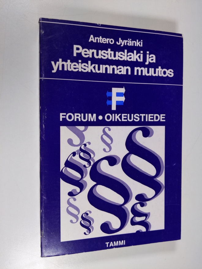 Antero Jyränki : Perustuslaki ja yhteiskunnan muutos : tu...