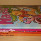 Vuosi Puhin kanssa/Urhea pieni Nasu/Tiikerin oma kirja - pikkukuva 1